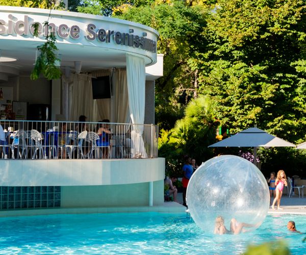 Serenissima: Residence con Piscina a Bibione