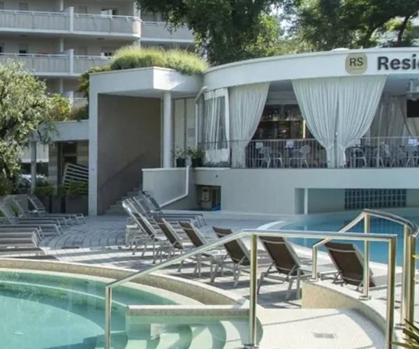 Serenissima: Residence con Piscina a Bibione